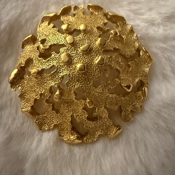 Trifari Jewelry - Vintage Crown Trifari gold-tone "Coral Reef" brooch.